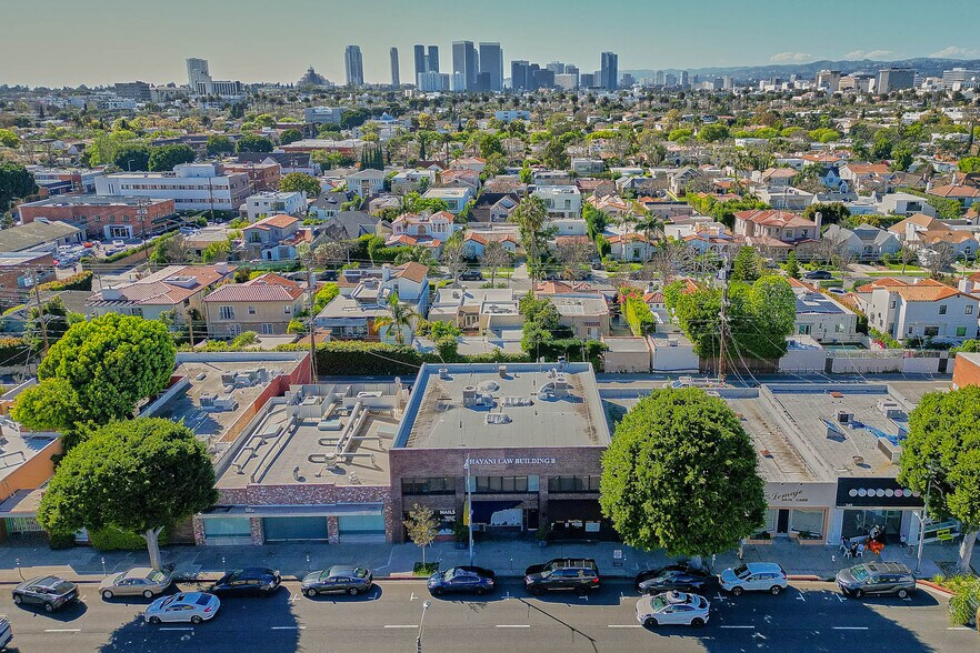 More Photos Of 355-359 Robertson Blvd, Beverly Hills Storefront Retail Office For Lease