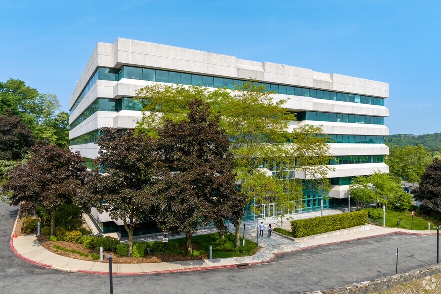 More Photos Of 565 Taxter Rd, Elmsford Office For Lease