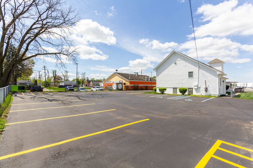 More Photos Of 1196 Joslyn Ave, Pontiac Religious Facility For Sale