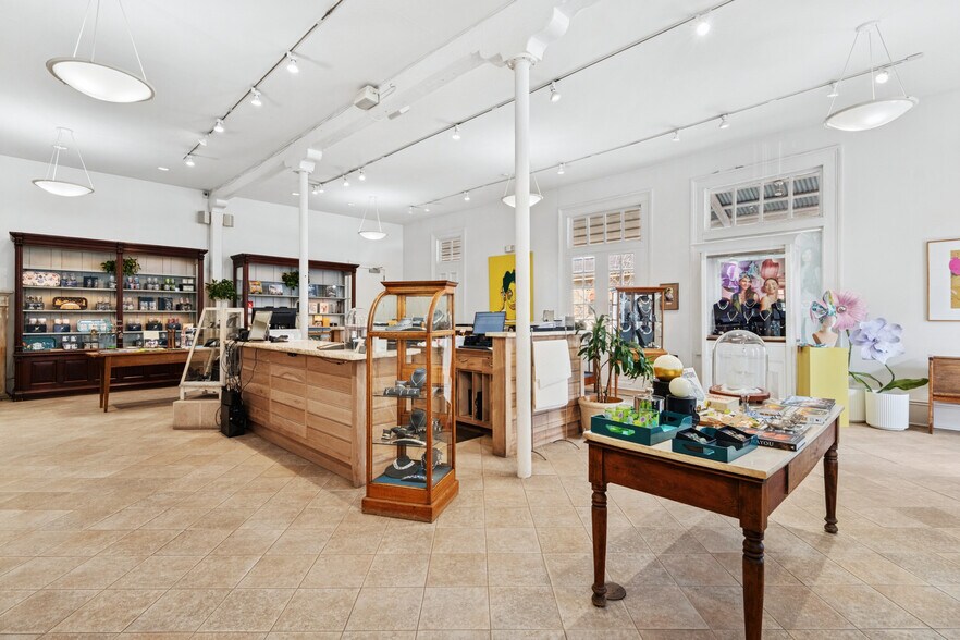 More Photos Of 3801 Magazine St, New Orleans Freestanding For Sale