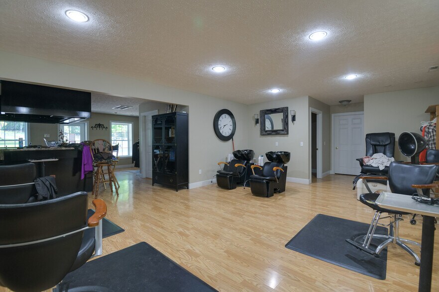 More Photos Of 2533 Highway 41A S, Shelbyville Showroom For Sale