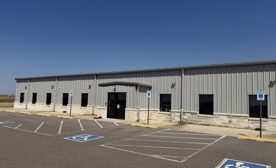 More Photos Of 26170 Highway 281 Spur, Geary Office For Lease