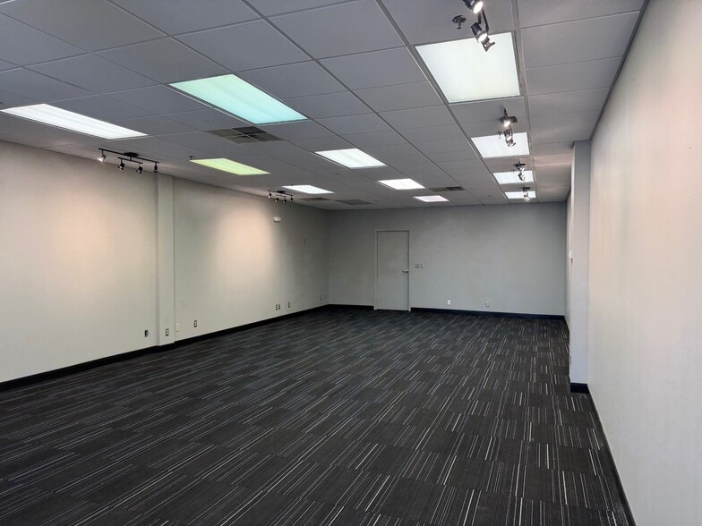 More Photos Of 9918-9964 Kennerly Rd, Saint Louis Unknown For Lease