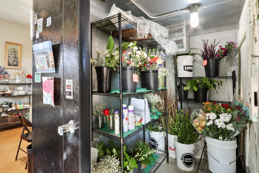 More Photos Of 111 S Fifth St, Walworth Fast Food For Sale