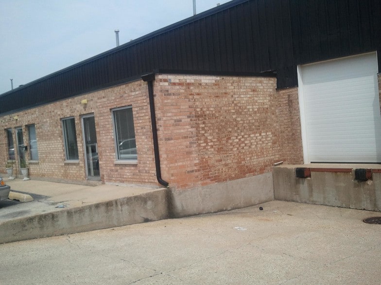 More Photos Of 6100-6226 Madison Ct, Morton Grove Distribution For Lease