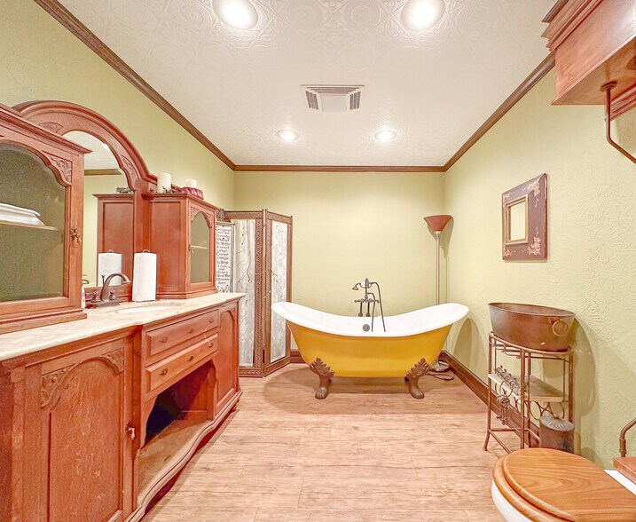 More Photos Of 101 Runnels St, De Kalb Lodge Meeting Hall For Sale