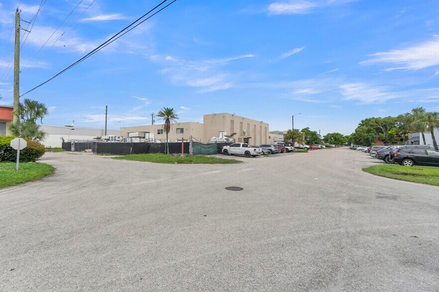 More Photos Of 821-841 NW 57th Pl, Fort Lauderdale Manufacturing For Sale