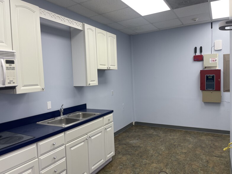 More Photos Of 325 Gambrills Rd, Gambrills Office For Sale