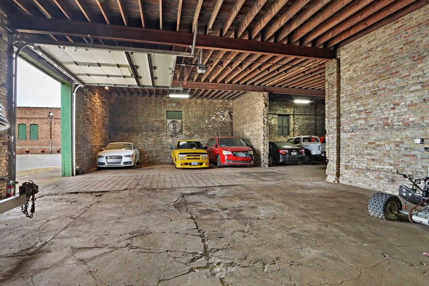More Photos Of 1346 54th St, Kenosha Warehouse For Sale