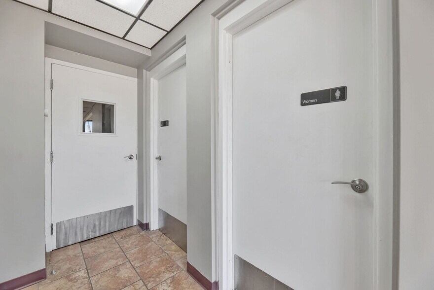 More Photos Of 11209 W Kellogg, Wichita Auto Dealership For Sale