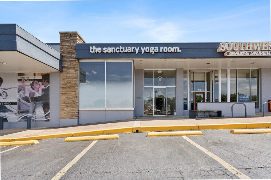 Primary Photo Of 3409-3437 W 7th St, Fort Worth Unknown For Lease