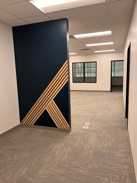 More Photos Of 1310 NW Vivion Rd, Kansas City Office For Lease