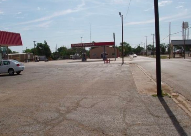 More Photos Of 514 Main St, Sunray General Retail For Sale