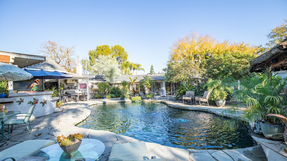 More Photos Of 1403 Rowena Way, Sacramento Specialty For Sale