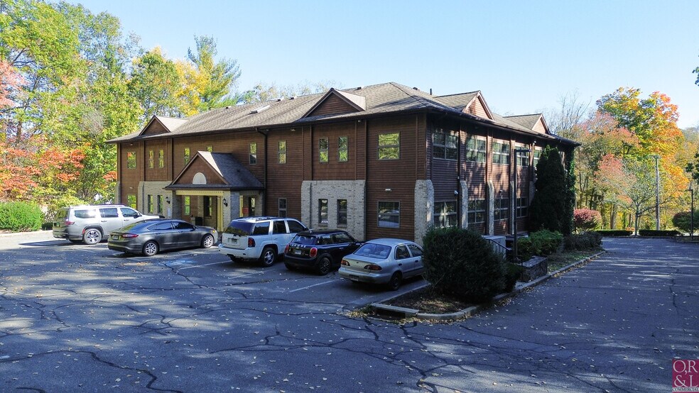 More Photos Of 687 Straits Tpke, Middlebury Medical For Lease