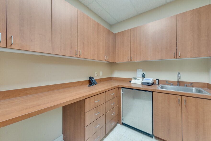 More Photos Of 7920 Preston Rd, Plano Medical For Sale