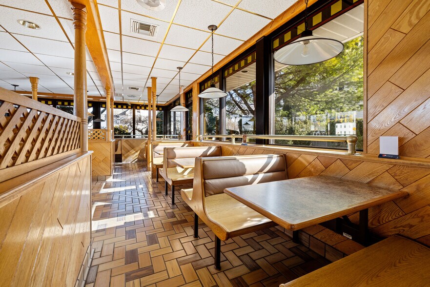 More Photos Of 733 Bedford St, Whitman Restaurant For Sale