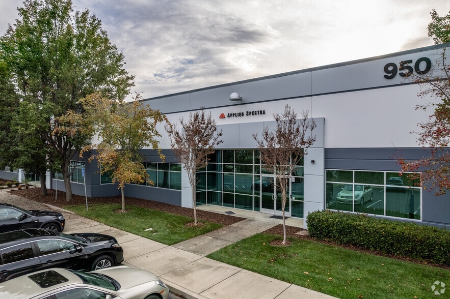 More Photos Of 950 Riverside Pky, West Sacramento Flex For Lease