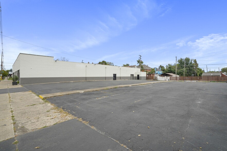 More Photos Of 1752-1776 S High St, Columbus Freestanding For Sale