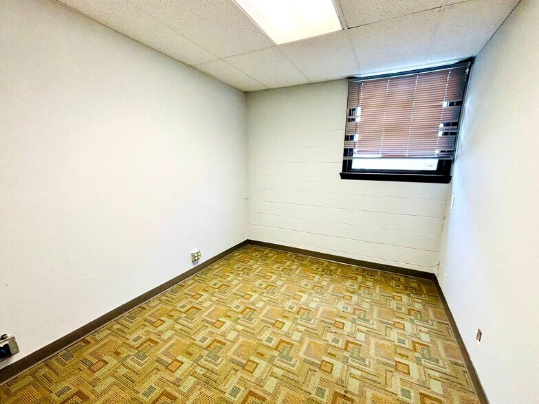 More Photos Of 1701 S Campbell Ave, Springfield Office For Sale