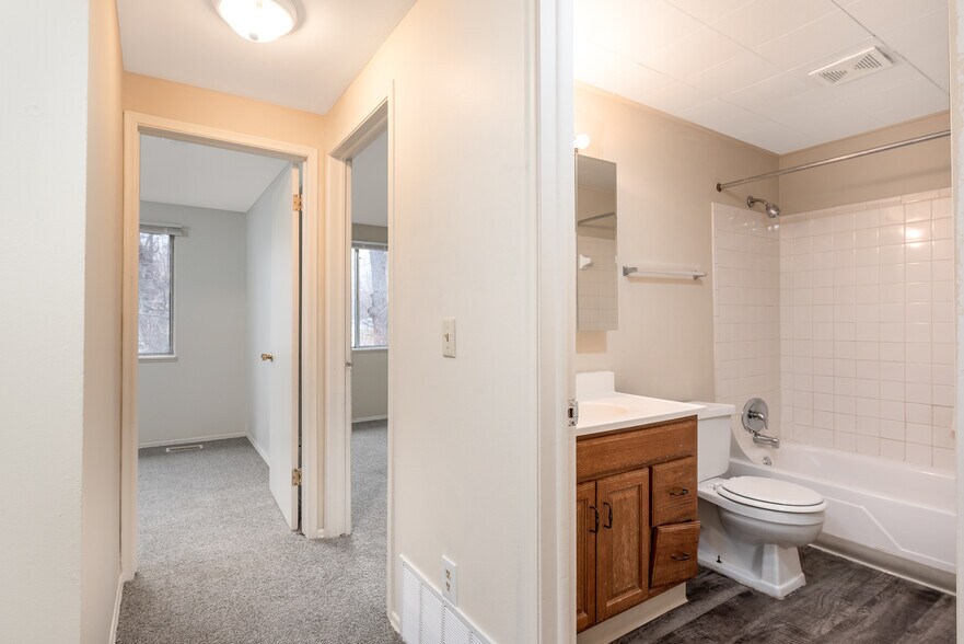 More Photos Of 1001-1003 Vincent Ct, Lansing Apartments For Sale