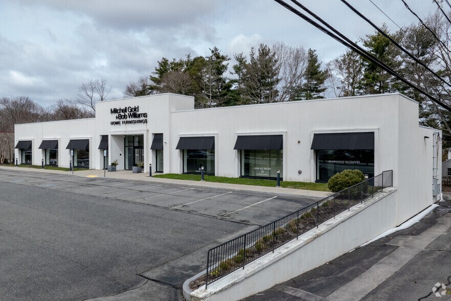 More Photos Of 625 Worcester St, Natick Freestanding For Lease