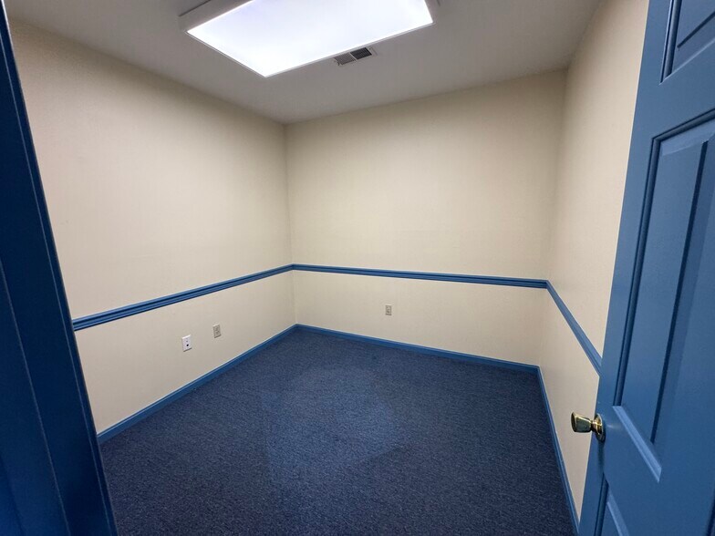 More Photos Of 51 Maddex Dr, Shepherdstown Office For Lease