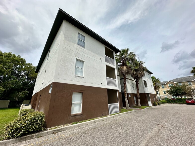 More Photos Of 13009 Kain Palms Ct, Tampa Dormitory For Sale
