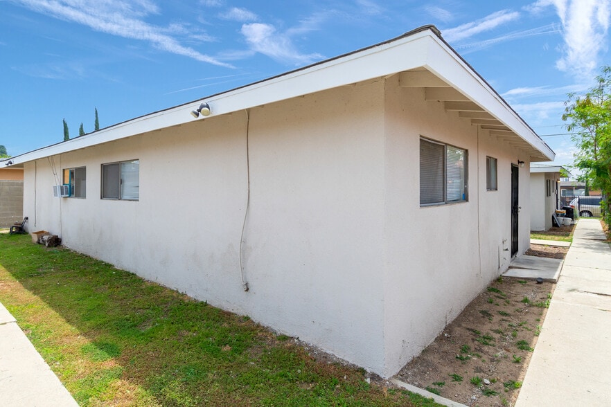 More Photos Of 412 W Ramona Dr, Rialto Multifamily For Sale