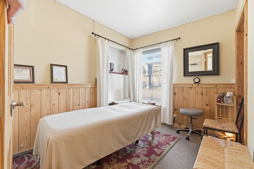 More Photos Of 2318 Pacific Ave, Forest Grove Office For Sale