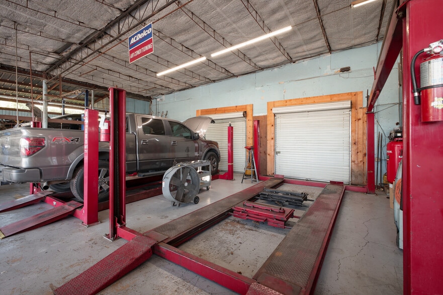 More Photos Of 5220 Interstate Highway 35 S, San Antonio Industrial For Sale