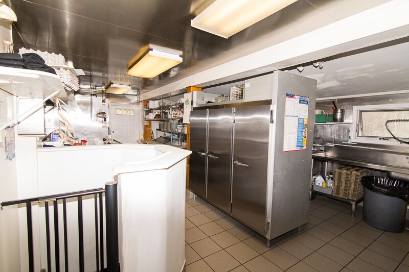 More Photos Of 156 Route 66 E, Columbia Restaurant For Sale