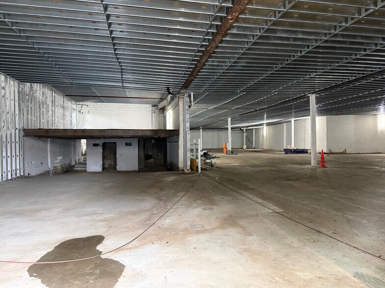 More Photos Of 71 White St, Brooklyn Warehouse For Lease
