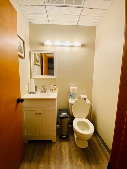 More Photos Of 1401 N Truman Blvd, Festus Office For Lease