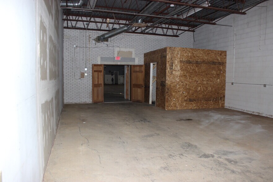 More Photos Of 61 Amity Rd, New Haven Unknown For Lease