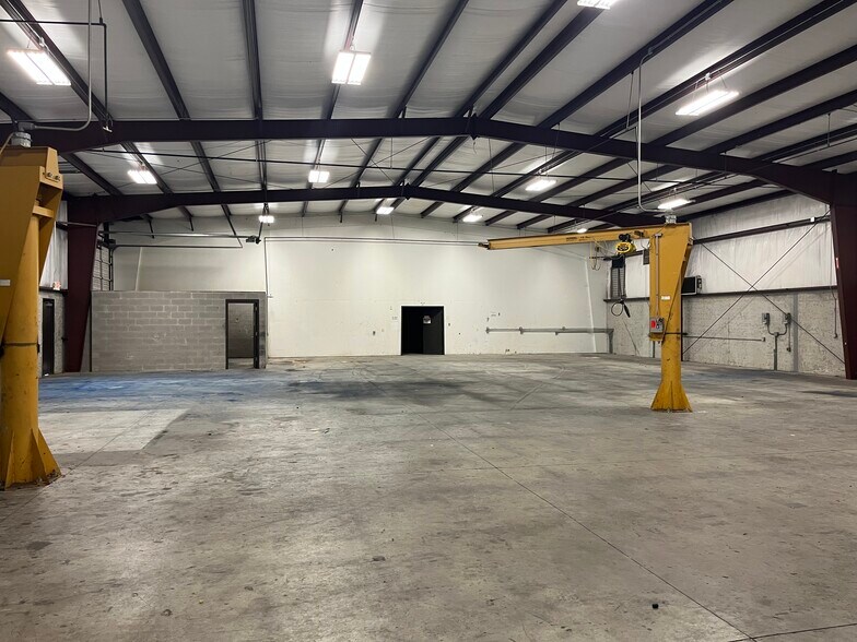 More Photos Of 3140 Melcat Dr, Oklahoma City Warehouse For Lease
