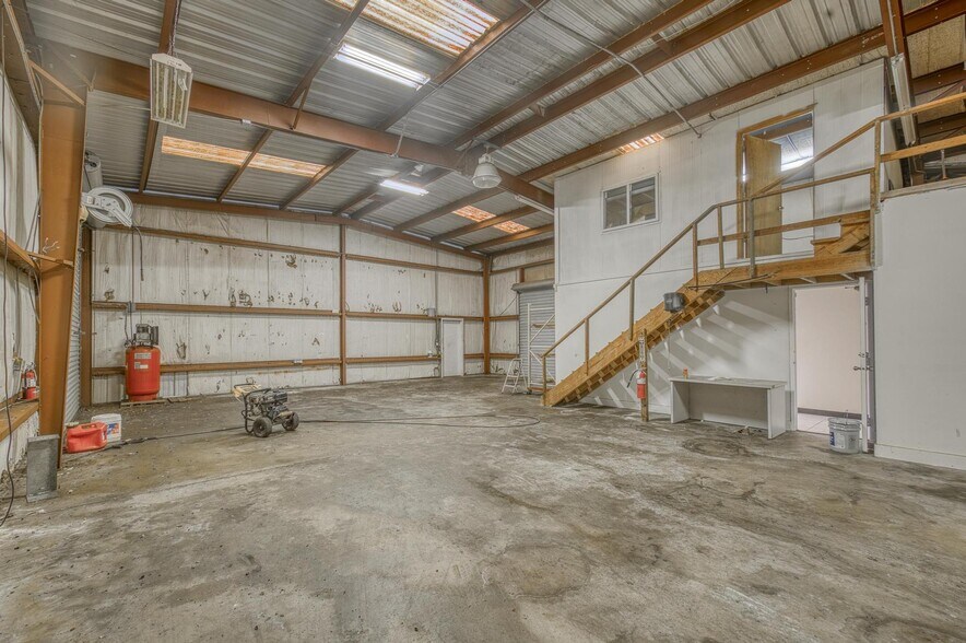 More Photos Of 1014 Creighton Rd, Pensacola Flex For Lease