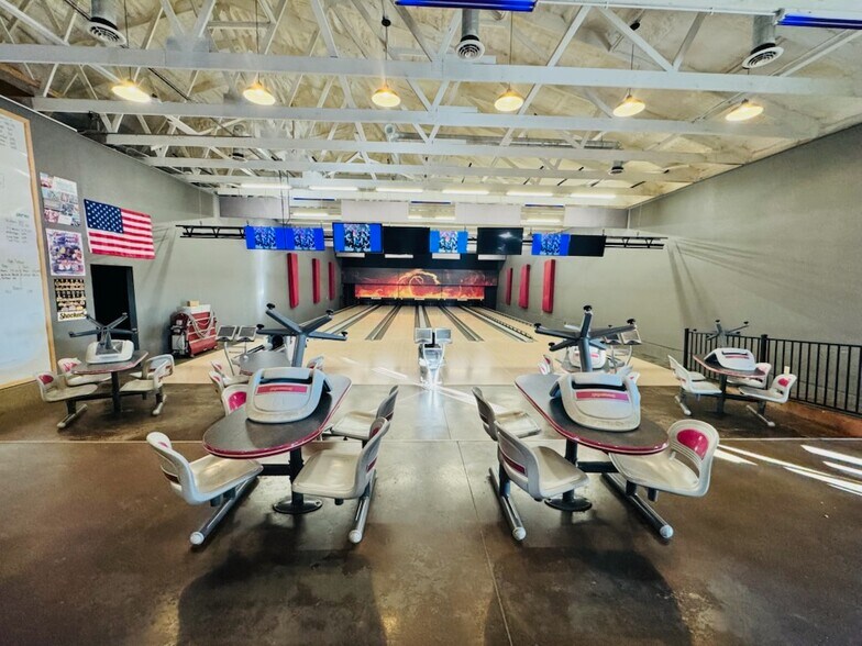 More Photos Of 1212 Chestnut St, Arapahoe General Retail For Sale