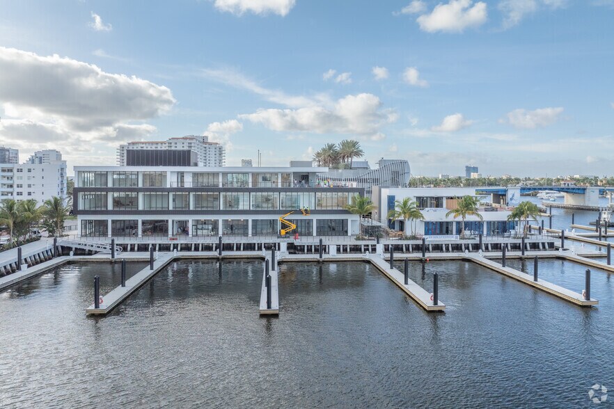 More Photos Of 151 Las Olas Cir, Fort Lauderdale Freestanding For Lease