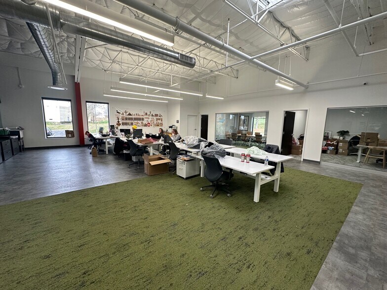 More Photos Of 733 Green Crest Dr, Westerville Research And Development For Lease