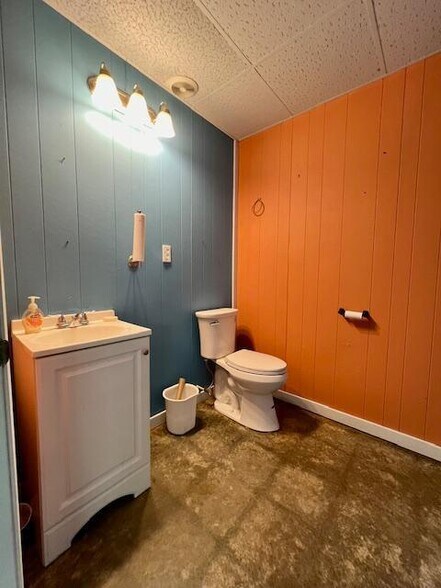 More Photos Of 9450 White Dr, Cord Light Manufacturing For Sale