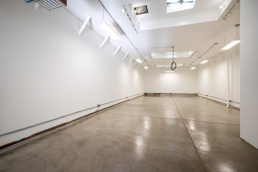 More Photos Of 450 Clementina St, San Francisco Showroom For Lease