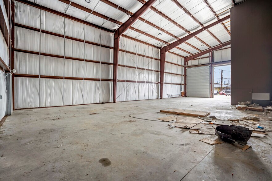 More Photos Of 8614 Pagewood Ln, Houston Warehouse For Sale