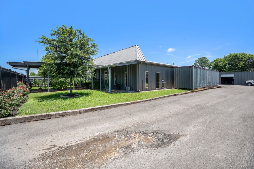 More Photos Of 2113 Garden Rd, Pearland Light Distribution For Sale