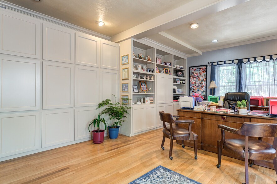 More Photos Of 2124 Broadway St, Lubbock Office For Sale