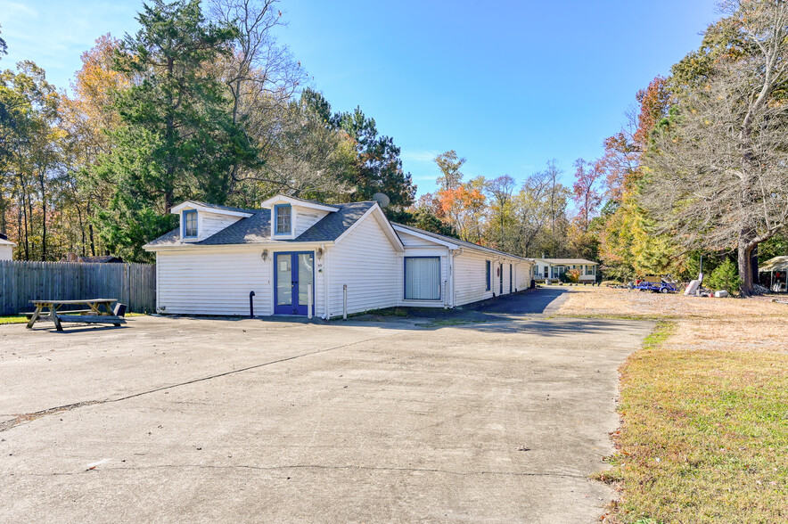 Primary Photo Of 14311 Wilcox Neck Rd, Charles City Flex For Sale