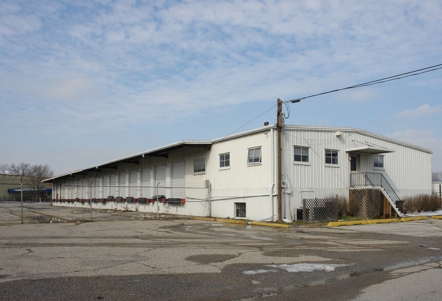 More Photos Of 2100 S 9th St, Louisville Truck Terminal For Sale