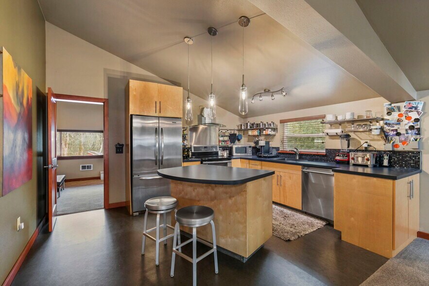 More Photos Of 3530 NE Old Belfair Hwy, Belfair Convenience Store For Sale