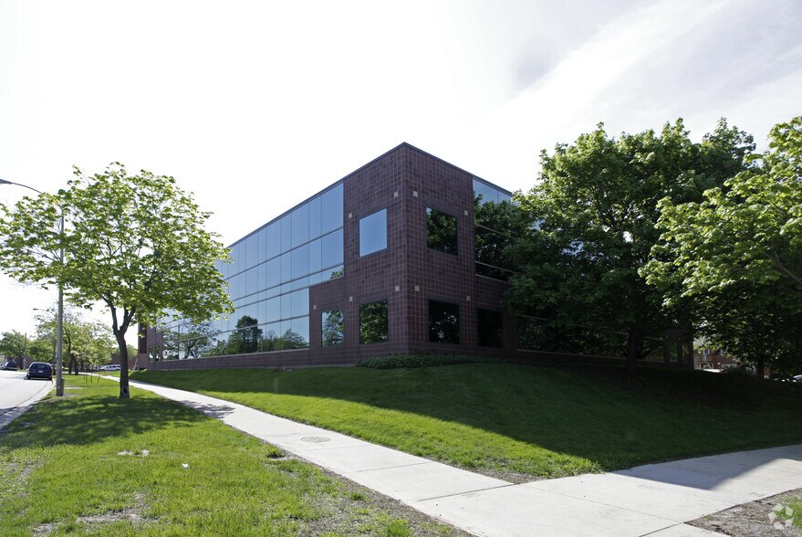 More Photos Of 7777 W Blue Mound Rd, Milwaukee Office For Lease