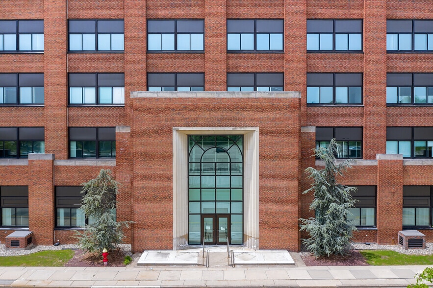 More Photos Of 401 N Middletown Rd, Pearl River Unknown For Lease